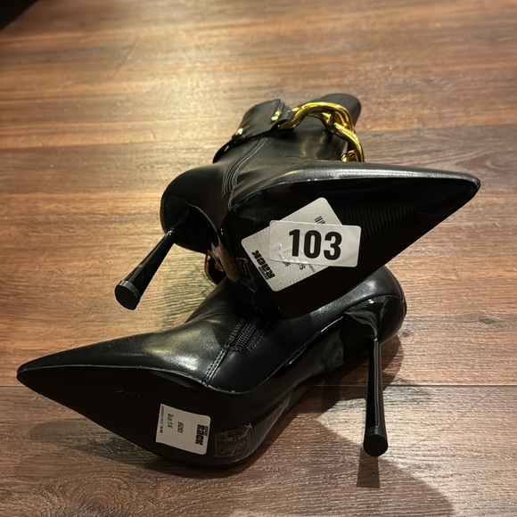 Azalea Wang NWT Heel Boots with Chain detail and side zipper. - Picture 7 of 7